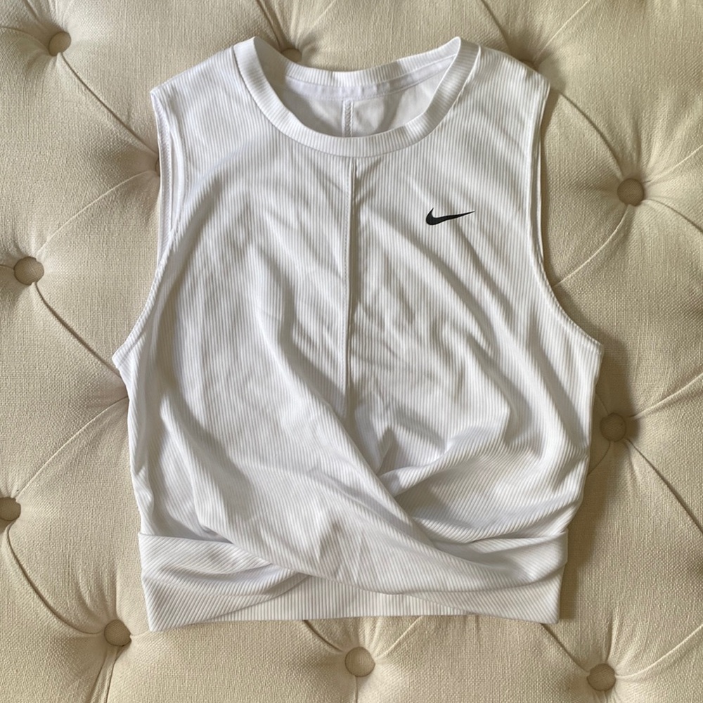Nike Athletic Top ✨